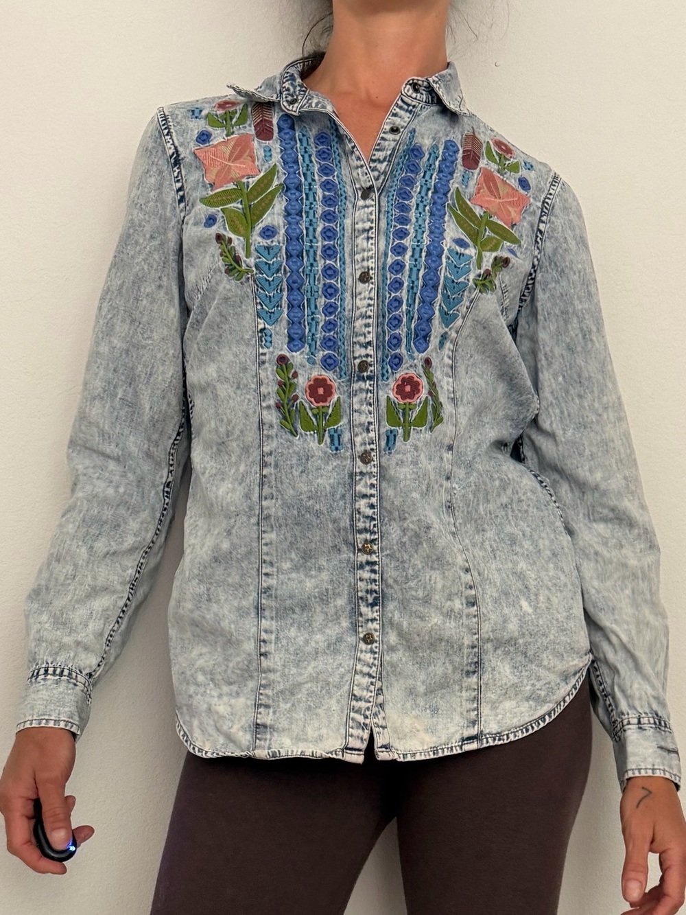 Ryan Michael Indigo Floral Embroidered Acid-Wash Grey Denim Snap Button Shirt - Picture 3 of 16